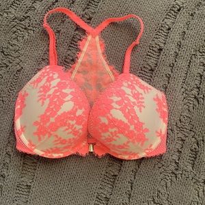 New w/tag 34DD , cute design bra